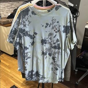 Volcom Men's Tie-Dye T-Shirt - Blue and Gray